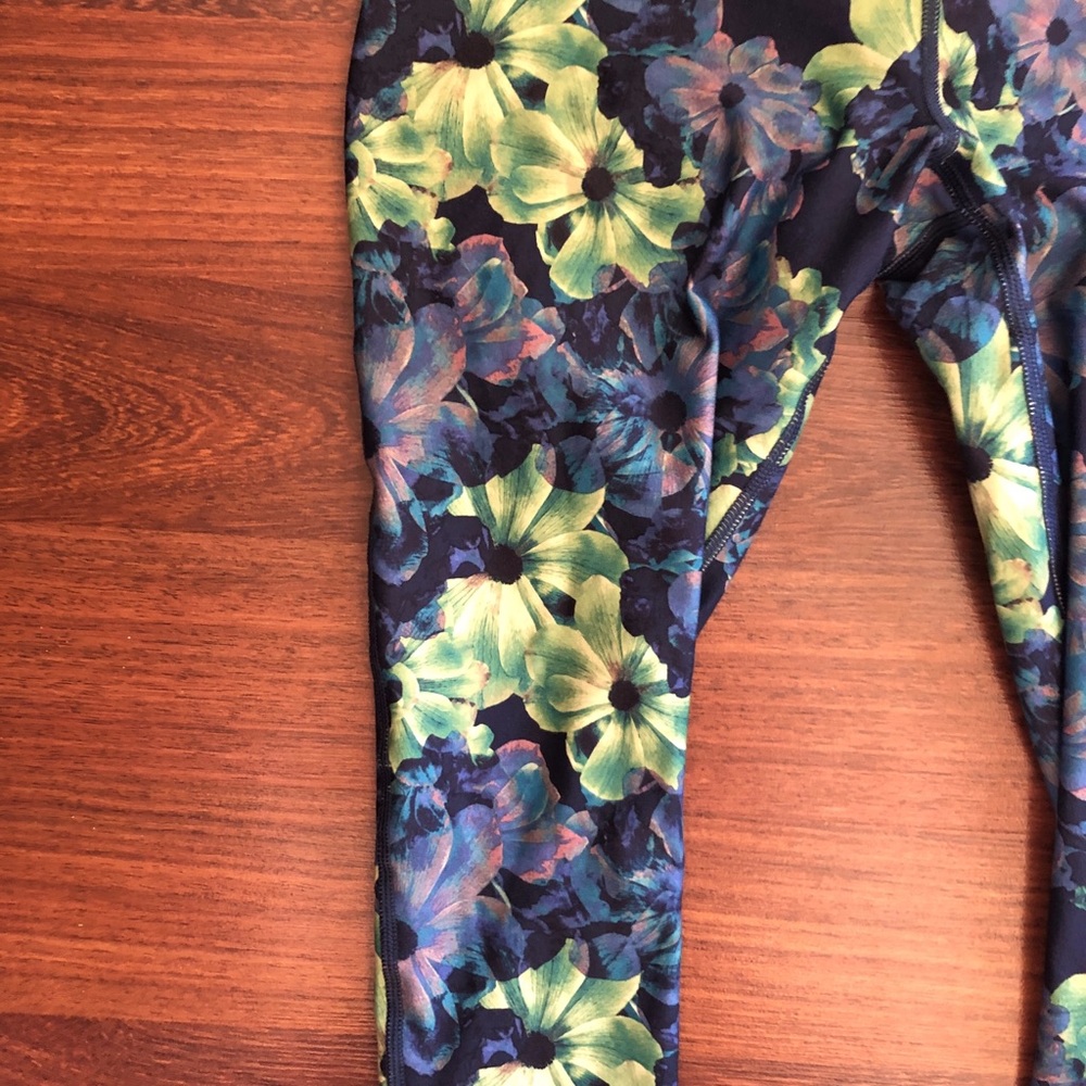 Fabletics Crops - Picture 3 of 3